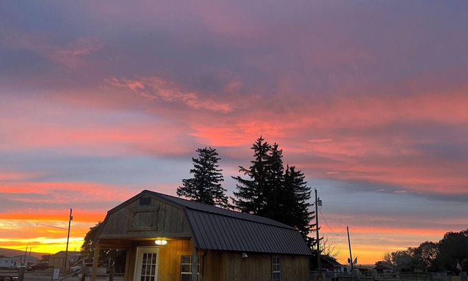 Oakley Kabine | Cozy cabin with 1 bedroom and WiFi, AC in pleasant Oakley