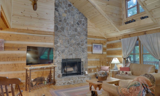 Tate Kabine | Cozy Cabin with ADA accessible, golfing, hiking,, beach, tennis, and more!