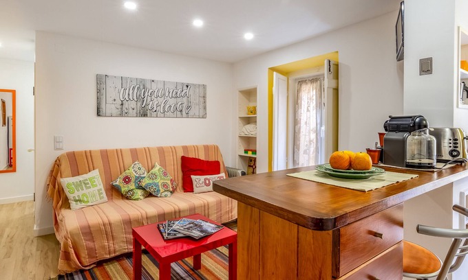 Sacramento Wohnung | Gemütliche, zentrale und ruhige Wohnung. CHIADO 2 Min zu Fuß vom Largo do Carmo