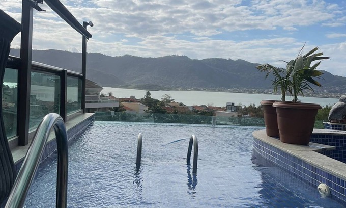 Piratininga Skihütte | cozy chalet with pool at the viewpoint 200mts from the beach