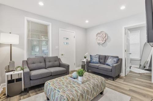 St. Charles Haus | Cozy Chic 4BD 2BA Home in St Charles