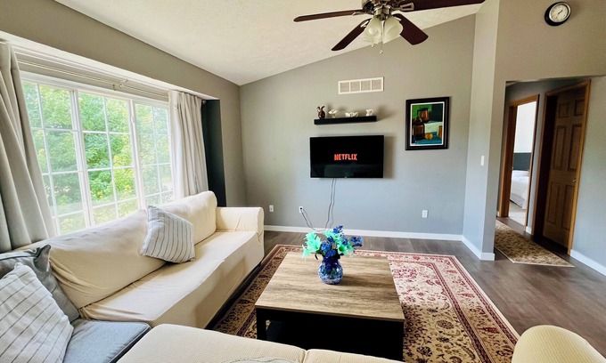 Cutlerville Haus | Cozy & clean 4BD house in Grand Rapids