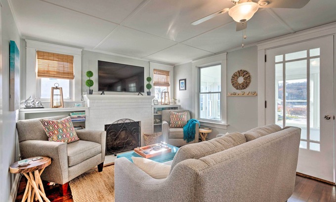 Narragansett Hütte | Cozy Coastal Cottage: 5 Mi to Narragansett Beach!