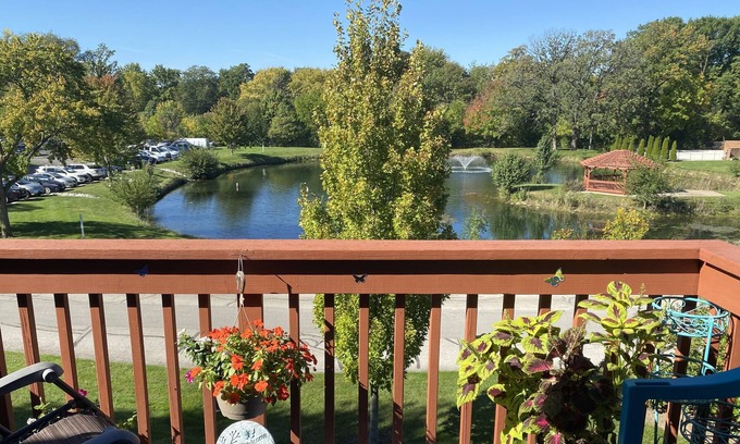 Aurora Eigentumswohnung | Cozy comfortable condo! 5 minutes from Premium Outlet mall.