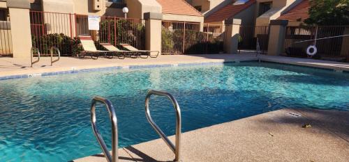 Mesa Haus | Cozy condo near MCC with pool, BBQ, covered parking