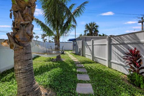Delray Beach Haus | Cozy Cottage 5 Min to Beach - Perfect for Couples