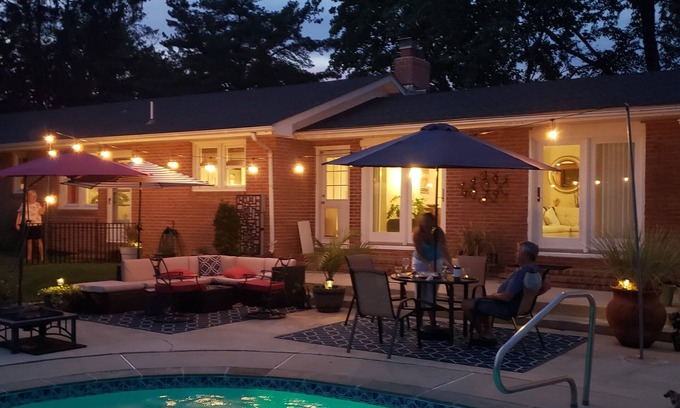 Barstow Hütte | Cozy Cottage by the water - Private courtyard and inground pool