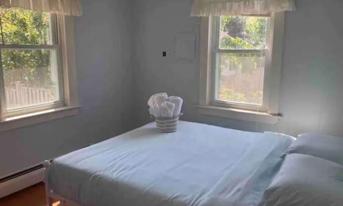 Portsmouth Hütte | Cozy Cottage By Water and Near Downtown Newport