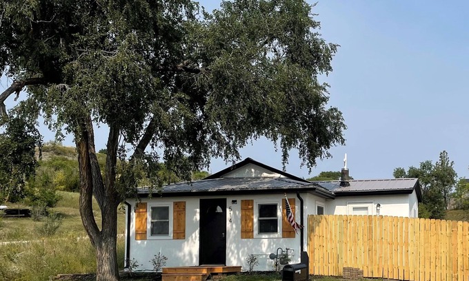 Fort Pierre Haus | Cozy Cottage centrally located in Fort Pierre