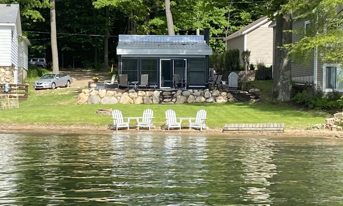 Ensley Township Hütte | Cozy Cottage on Baptist Lake Just North of G.R.