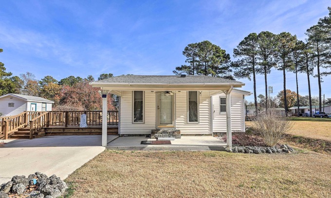 Oriental Hütte | 'Cozy Cottage' w/ Shared Dock on Dawson Creek