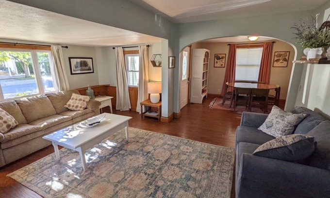 Shipshewana Haus | Cozy cottage within walking distance of almost everything