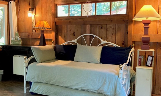 Newaygo Kabine | Cozy Croton Pond Cabin