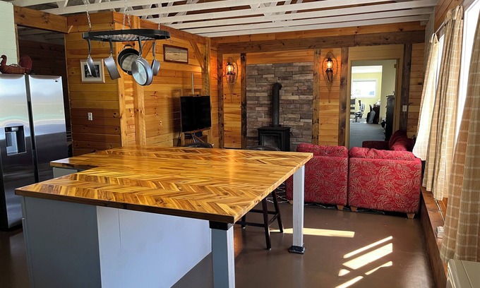 Charleston Kabine | Cozy custom built cabin home with spectacular sunset views from private deck