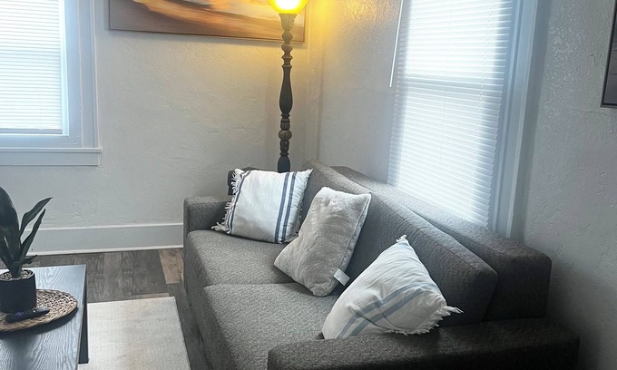Pueblo Wohnung | Cozy, Downtown Apt. Unit #3- upper level- City Center 1.2 miles away!