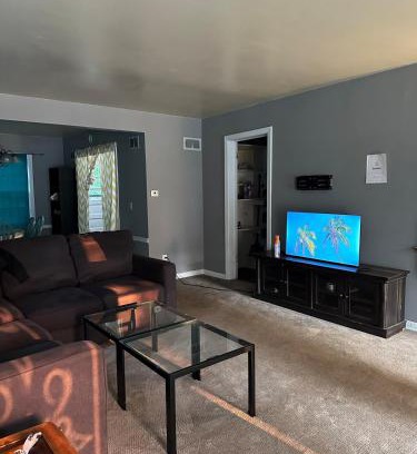 Dundee-Happy Hollow Historic District Haus | Cozy Dundee Escape