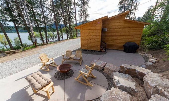 Valley Haus | Cozy Duplex Unit - Beautiful Lake Views!