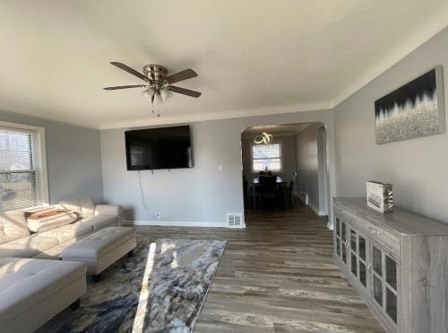 Euclid Haus | Cozy Euclid Home Near Lakefront