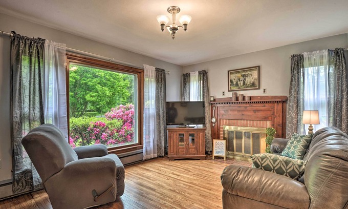 Springfield Haus | Cozy Family Home w/ Kayaks, Dock & Fire Pit!