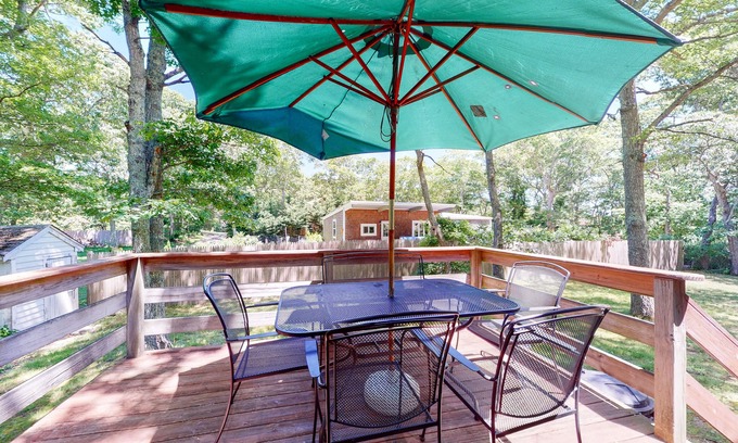 Vineyard Haven Haus | Gemütlicher Kurzurlaub in zentraler Lage mit voll ausgestatteter Küche, möbliertem Deck und Gasgrill