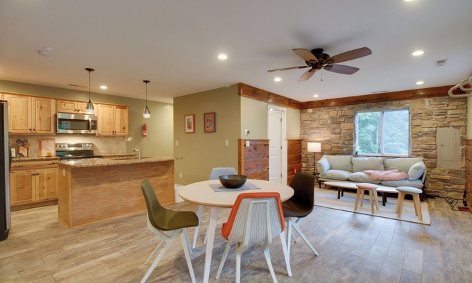Goode Kabine | Cozy Goode Cabin w/ Deck ~ 17 Mi to Lynchburg