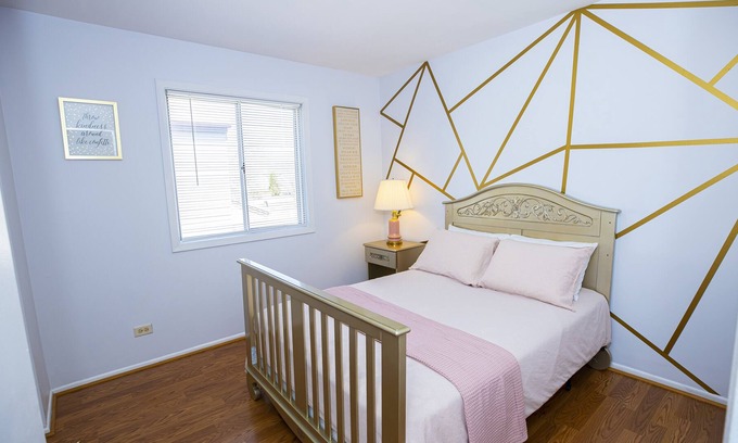 Vernon Hills Haus | Cozy home, 4 bdrm, 2.5 bath, fenced backyard, pet friendly, desirable location