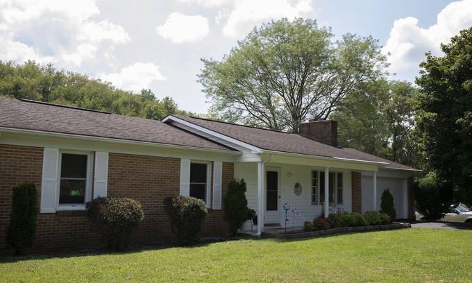 North Tazewell Haus | Cozy home for the weary traveler includes garage in the middle of Southwest VA.