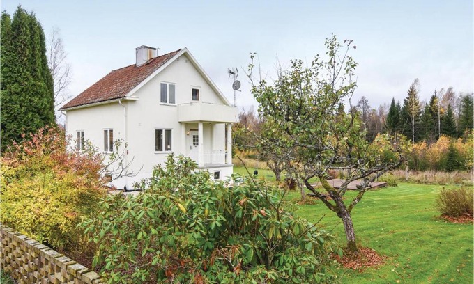 Asensbruk Haus | Cozy Home In Åsensbruk With Kitchen