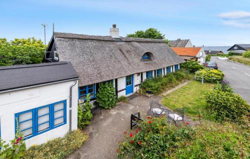 Tejn Haus | Cozy Home In Allinge With Kitchen