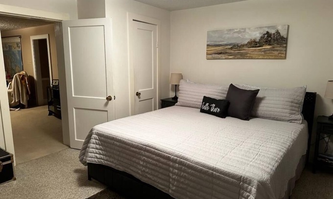 Damascus Haus | Cozy home in Damascus located next to River, Trails, Bike Shops, and Dining.