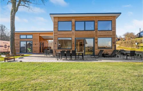 Fynshav Haus | Cozy Home In Haderslev With Kitchen