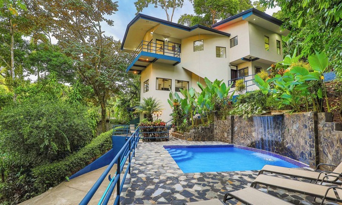 Manuel Antonio Haus | 3 Schlafzimmer / Neu renoviert / zu Fuß zu Manuel Antonio Restaurants
