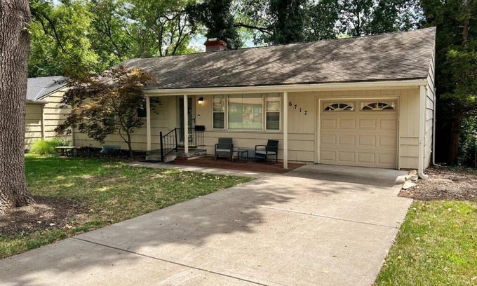 Overland Park Haus | Cozy home in quiet Overland Park neighborhood