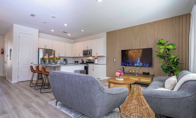 Davenport Haus | New and modern home, sleeps 6 in great location!