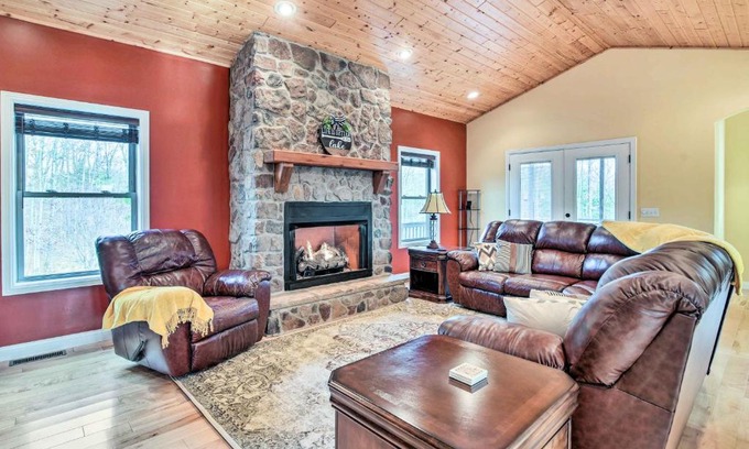 Burkesville Haus | Cozy Home with Patio, 2 Mi to Dale Hollow Lake!