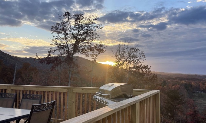 Winona Haus | Cozy house with a beautiful view and close to many ATV trails.