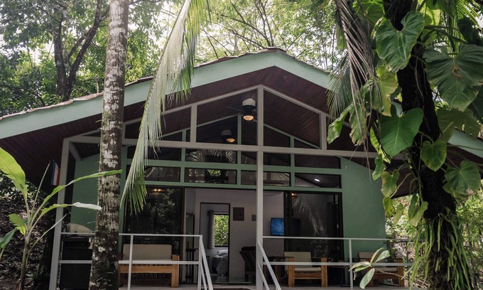 Parrita Kabine | Cozy jungle cabin with WiFi and AC in beautiful Parrita