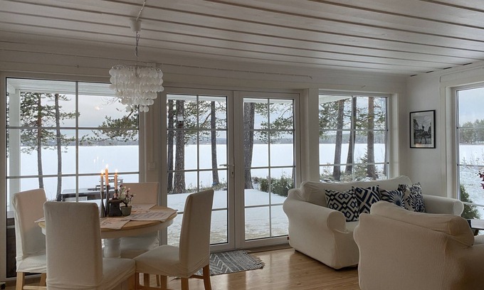 Alvsbyn Kabine | Cozy Lake Cabin in the Forest