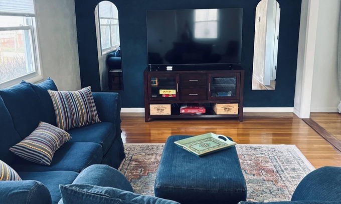 Vermilion Haus | Cozy lake cottage with table games