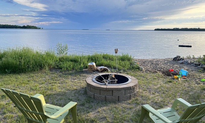 Walker Haus | Cozy Lake Front Home with private beach on Leech