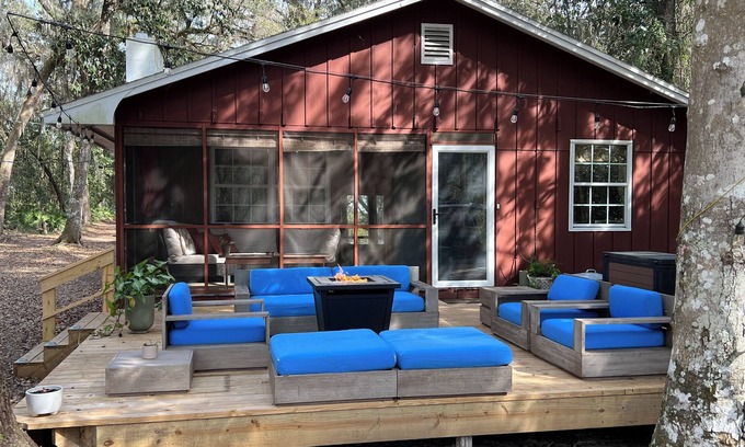 Melrose Haus | Cozy Lakeside Cabin in Melrose