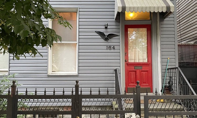 Greenpoint Haus | Cozy, light filled duplex townhome in vibrant Greenpoint, Brooklyn, with garden!