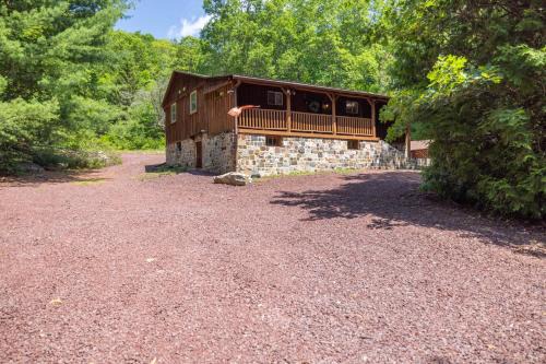 Ashfield Haus | Cozy Log Cabin in Jim Thorpe