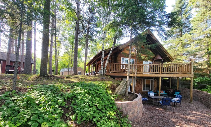 Sturgeon Lake Kabine | Cozy Log Cabin Retreat on Sturgeon Lake