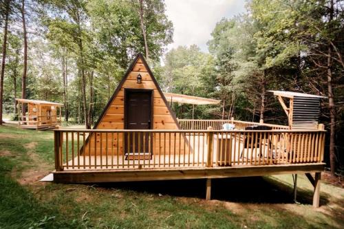 Robbins Skihütte | Cozy Modern A-Frame with Private Access Trail to Black Creek in Robbins, Tennessee