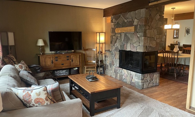 Blodgett Mills Eigentumswohnung | Cozy Mountain View at Greek Peak!