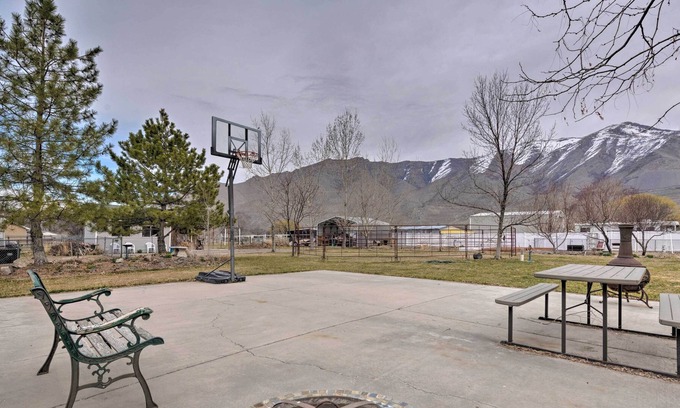 Lake Point Wohnung | Evolve | Mtn Apt: 10 Mi to Great Lake State Park