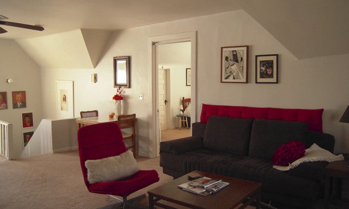 Rogers Park Wohnung | Gemütliches 1 Schlafzimmer in Chicago Northside 1 Block zum Zug in die Stadt! Schlaf bis zu 6.