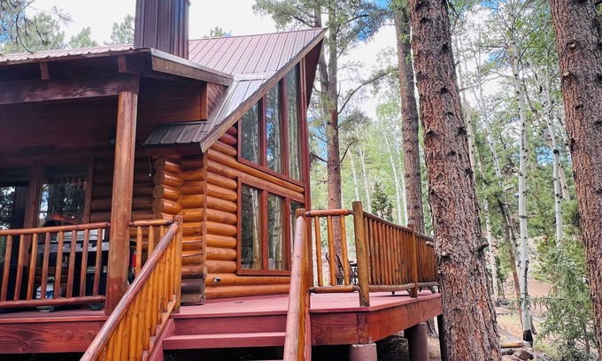 Mammoth Creek Kabine | Cozy Panguitch Lake Cabin Hot Tub Nestled in the Pines