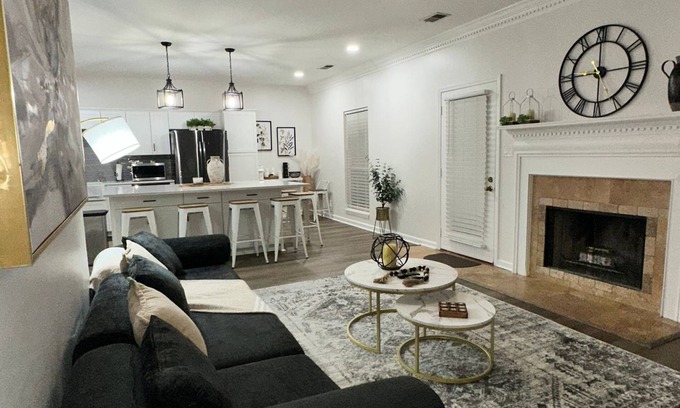 Pelham Haus | Cozy Pelham Cottage – Minutes from Oak Mountain Park/Pet-Friendly fees apply